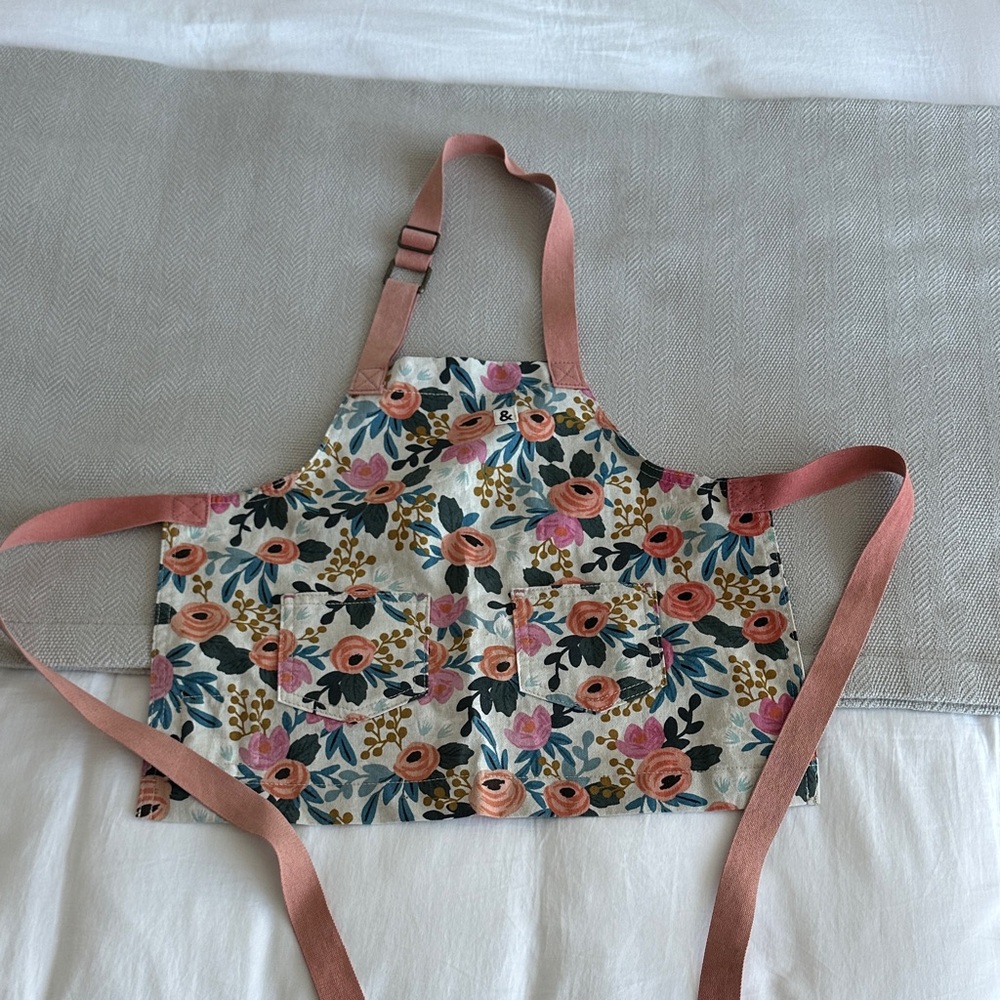 Hedley & Bennett Kids Apron Floral Kids Apron with Pink Straps